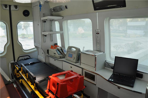 中方县救护车内部